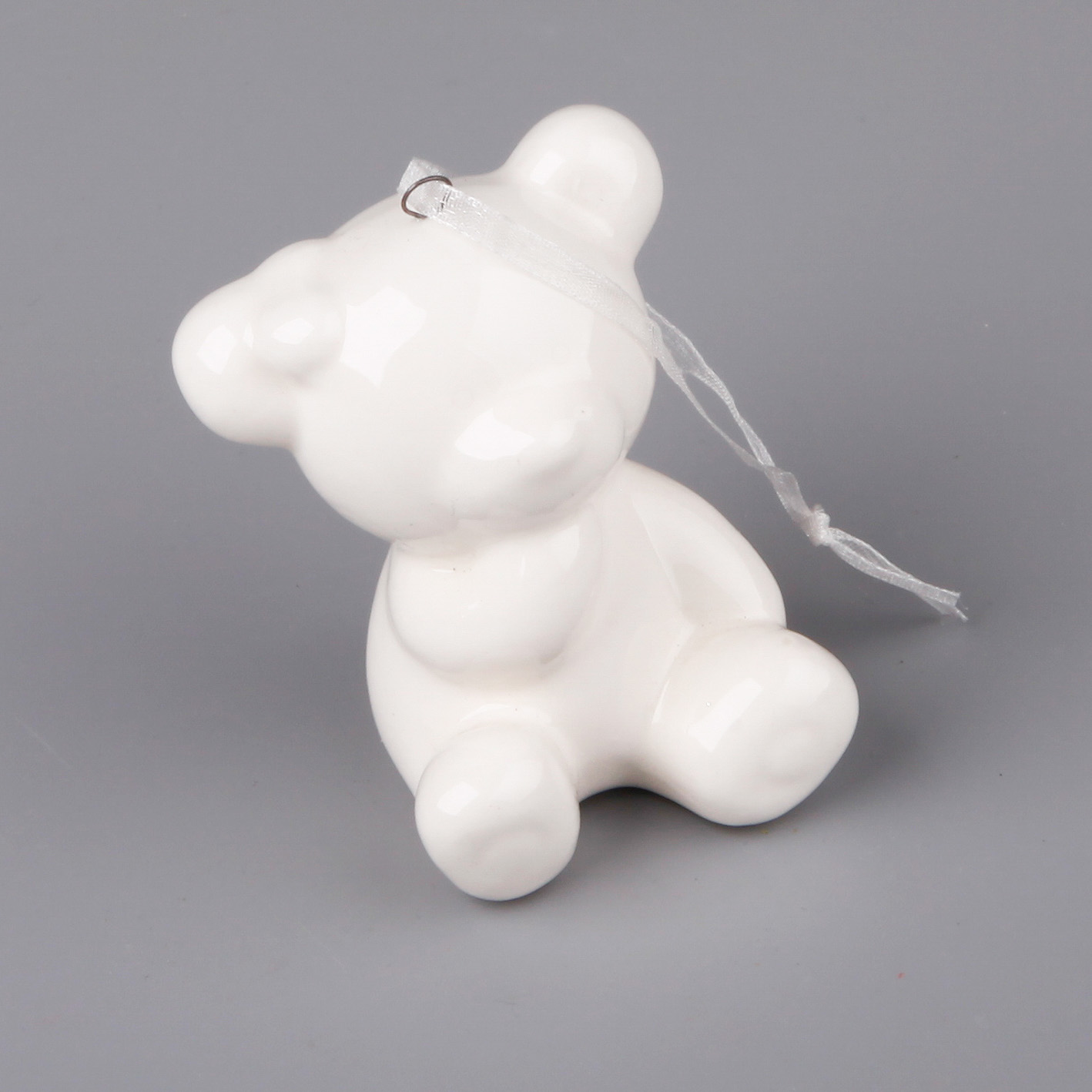 Medvěd závěs porcelán 7,1cm bílá