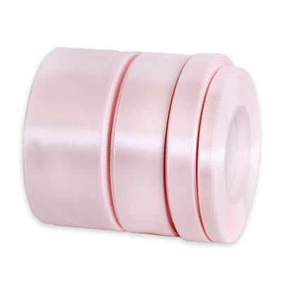Stuha atlasová 2,5cmx32m marshmallow